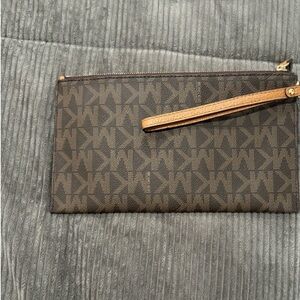 michael kors fulton large zip clutch